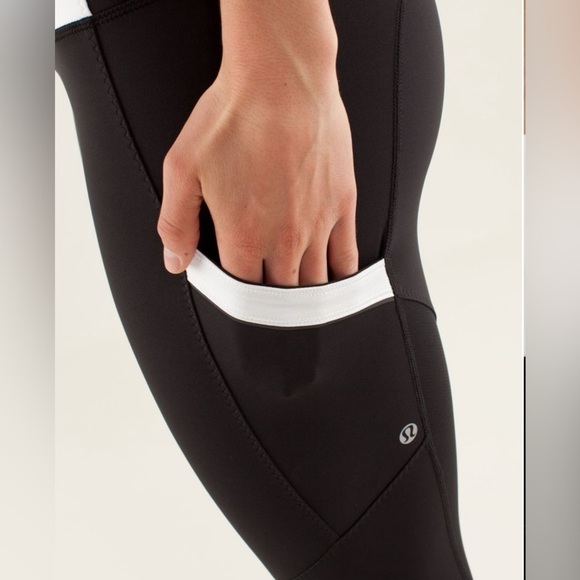 Lululemon Athletica Run: Mod Moves Crop in Black / White women’s size 8 - Picture 6 of 14